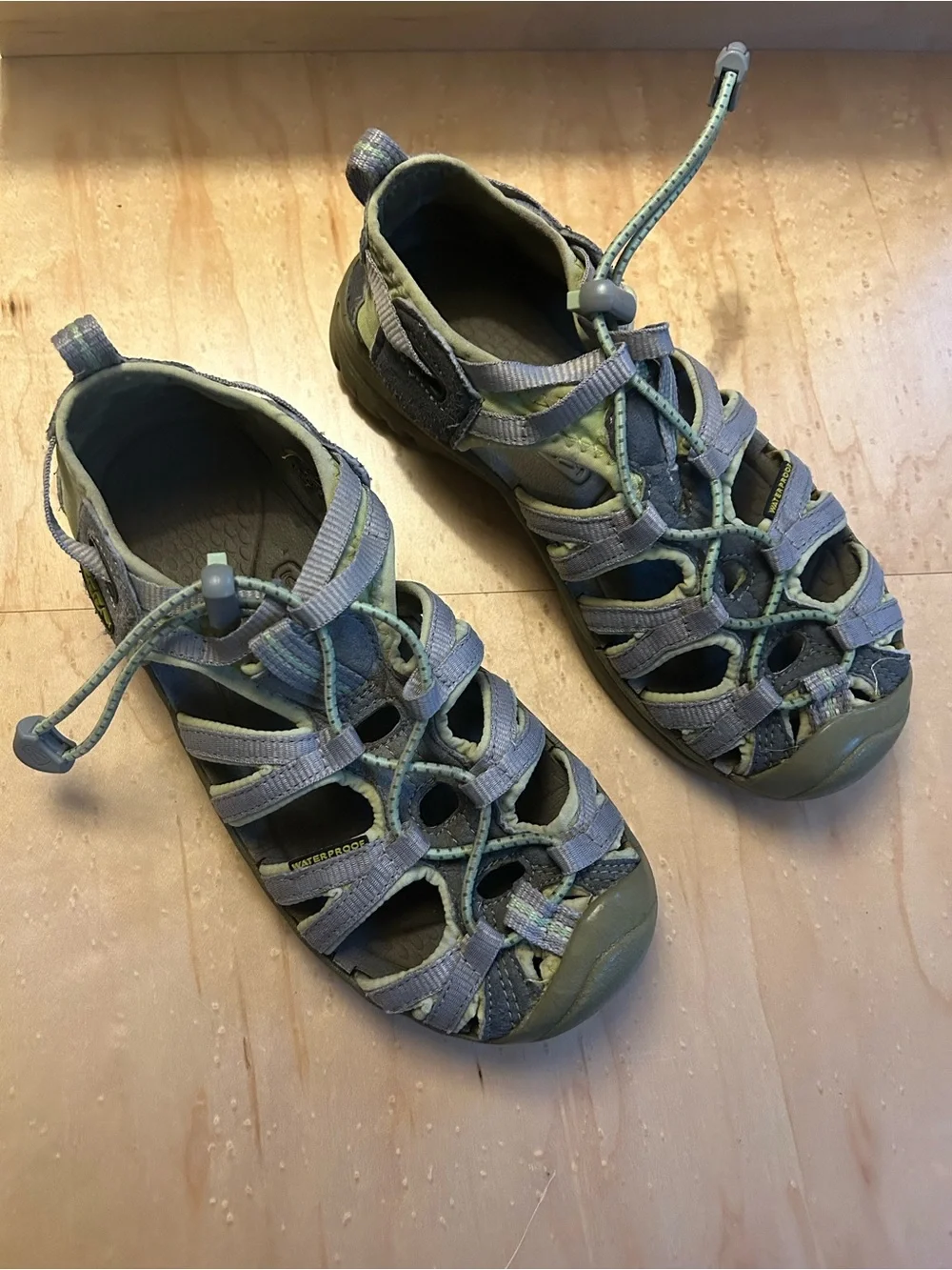 Keen Whisper H2 Waterproof Sandal Gray/Green Unisex Kids size 2 (youth)